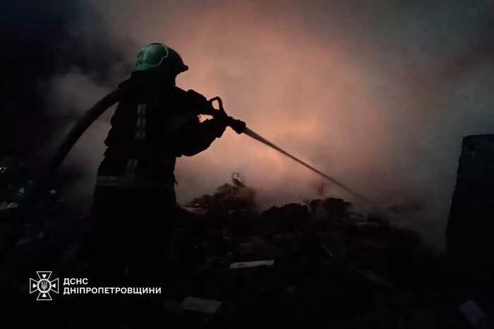 На Дніпропетровщині рятувальники ліквідували пожежі, які виникла внаслідок атаки РФ