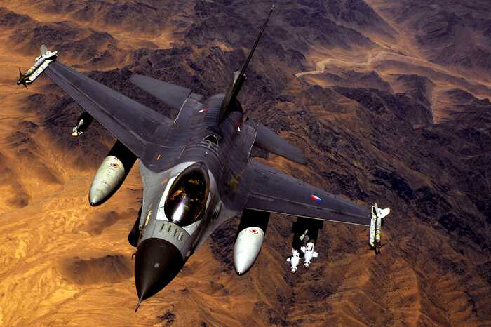 F-16 Повітряних сил ЗСУ завдає ударів високоточними бомбами GBU-39 по позиціях російських військ у Курській області