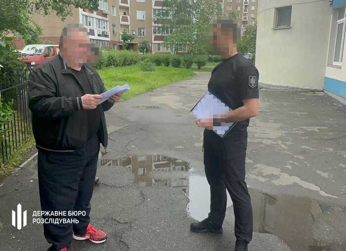 Екскерівника міграційної служби з Луганщини викрили на безпідставному нарахувані премій на 347 тисяч