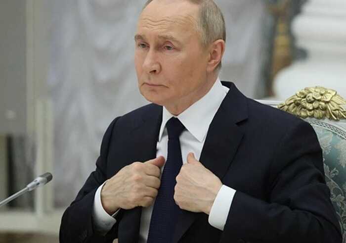 Путін понад добу уникає згадок про удари по авіабазах РФ