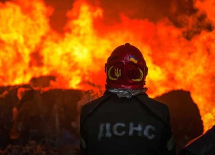 На Полтавщині внаслідок падіння уламків дронів сталася пожежа на недіючому підприємстві