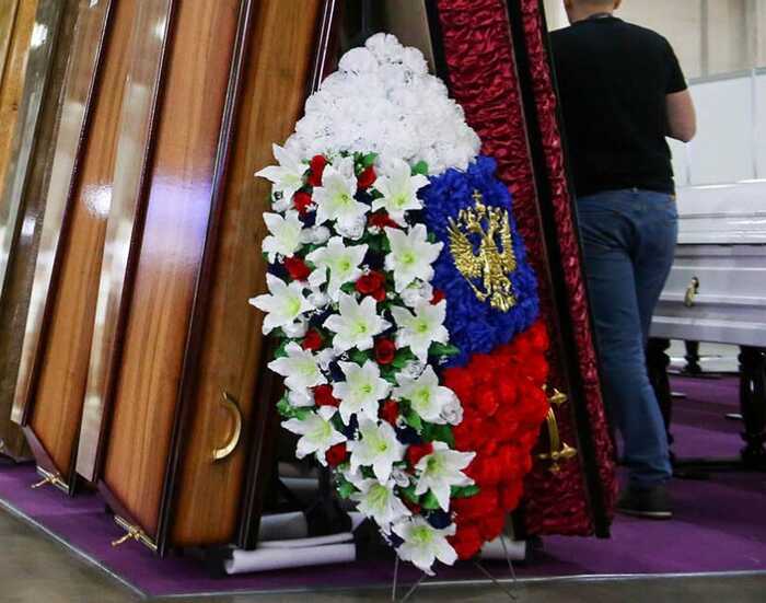 Через зростання вартості ритуальних послуг росіяни почали віддавати перевагу картонним трунам