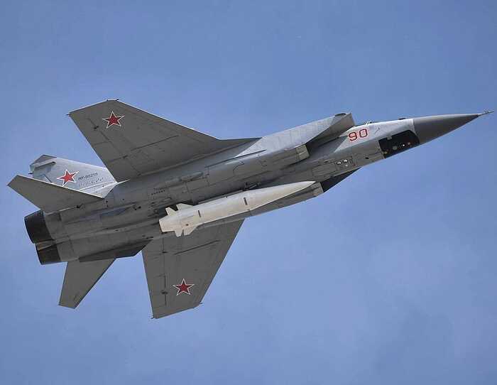 Росіяни масово атакували Рівненську область ракетами та дронами, є поранений